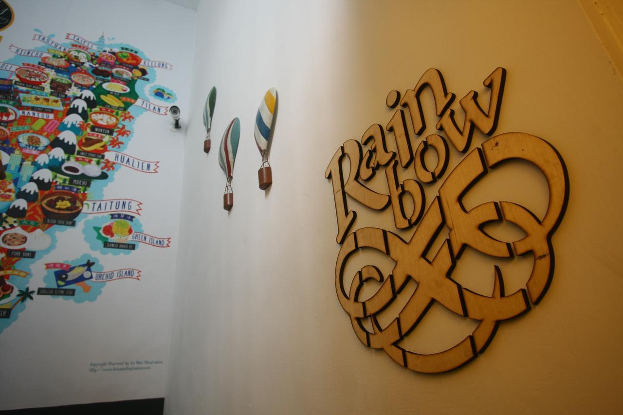Color House Hostel Тайджун Екстериор снимка