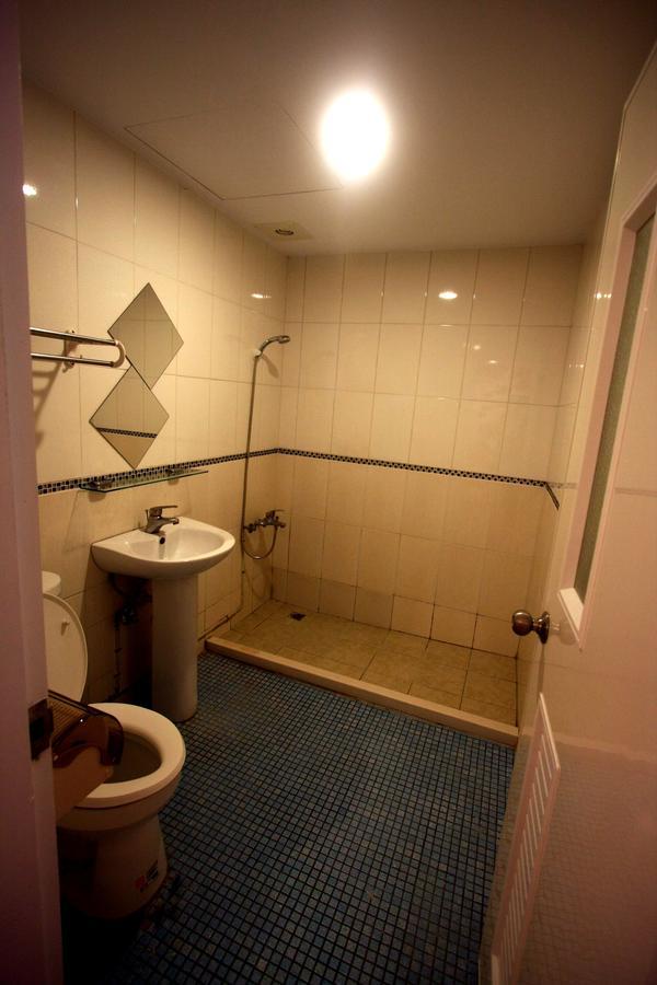Color House Hostel Тайджун Стая снимка