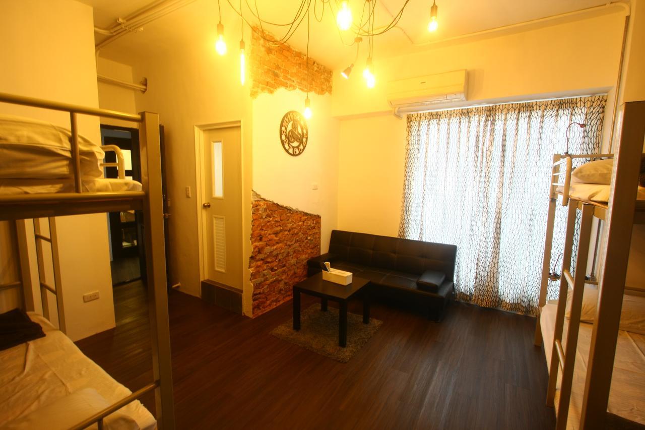 Color House Hostel Тайджун Екстериор снимка